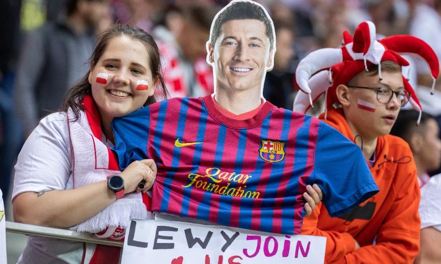 Premier: Transfer Lewandowskiego do Barcelony to symbol