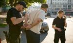Policja udaremniła oszustwo na seniorce na 100 tys. zł. Recydywista w rękach funkcjonariuszy