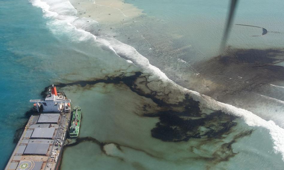 Katastrofa ekologiczna na Mauritiusie. Tankowiec przełamał się na pół