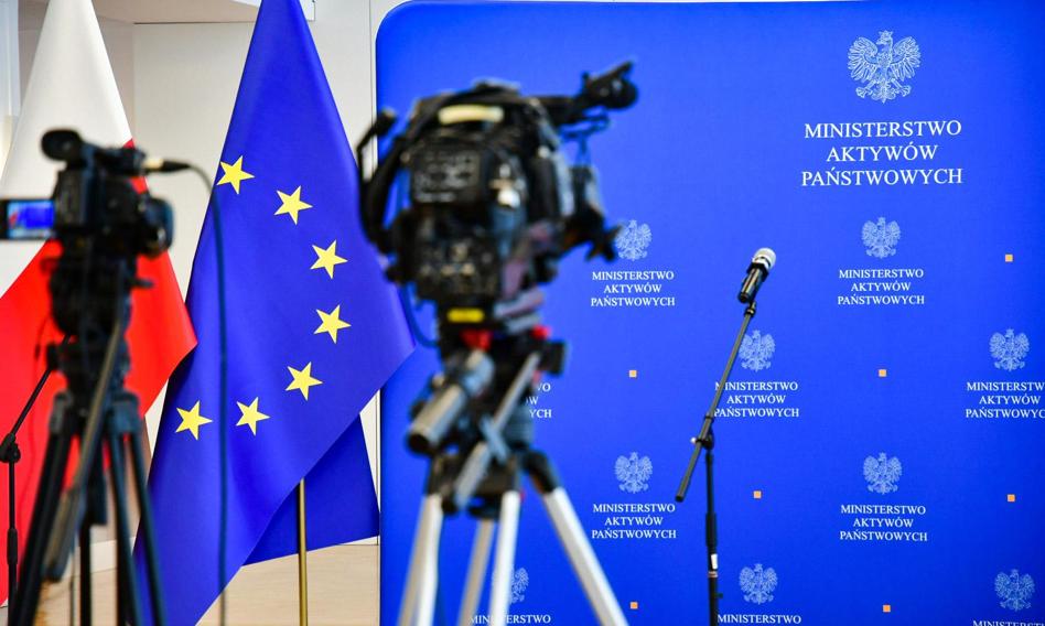 Ruszają zwolnienia w ministerstwach. Rząd zlikwiduje 1150 etatów