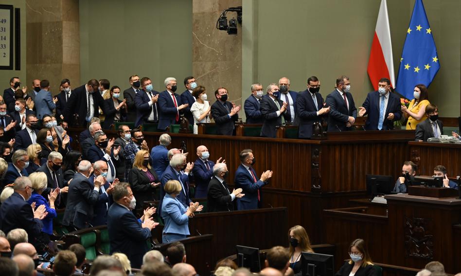 Polacy chcą 150 posłów w Sejmie [Sondaż]