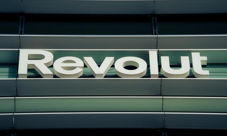 Nowo艣ci dla inwestor贸w w Revolucie. Nowe akcje i zlecenia sta艂e