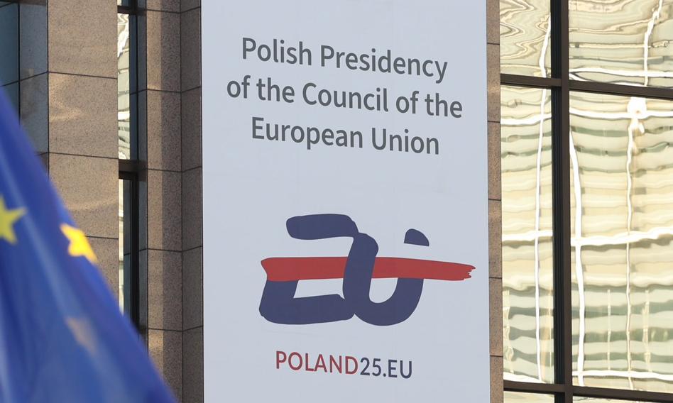 Sztuczna inteligencja pomoże w tłumaczeniu konferencji polskiej prezydencji