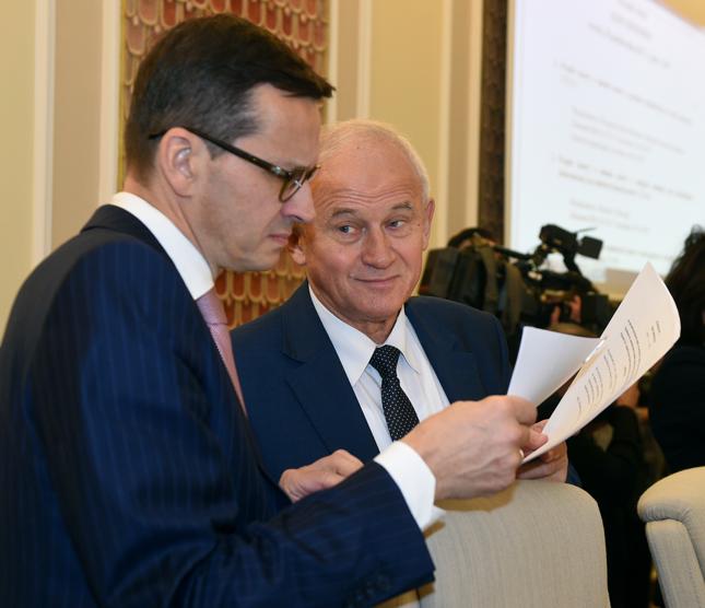 In October, Prime Minister Morawiecki said URE is not working on electricity increases. Now Minister Tchórzewski wants to make up for the expensive energy problem