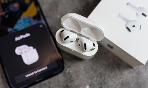 Słuchawki Apple na wyciągnięcie ręki. Płać kartą i zgarnij AirPods 4 ANC