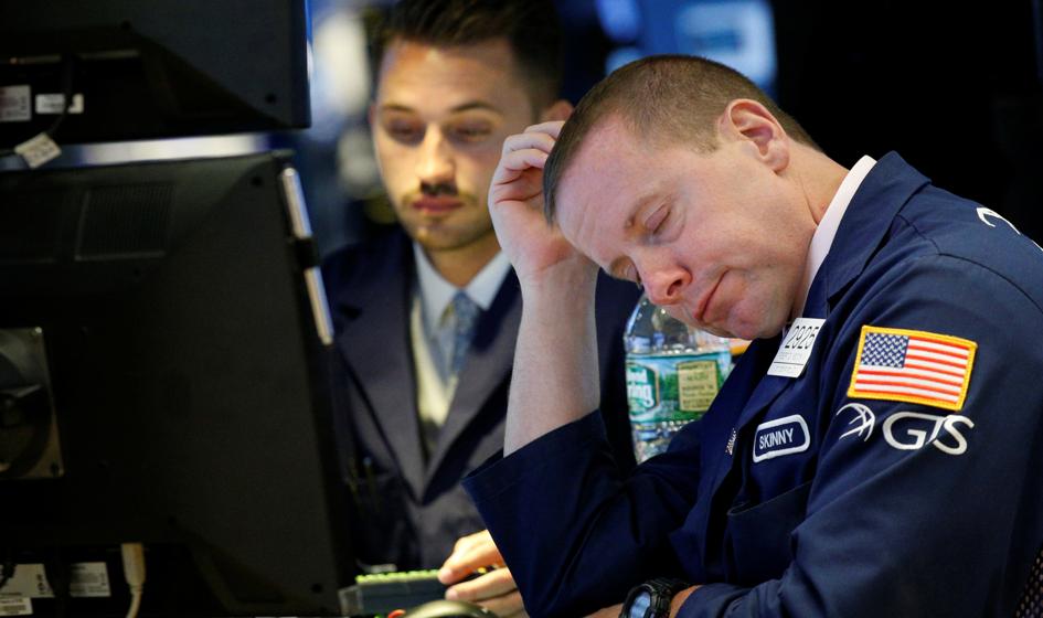 Wall Street a chuté après que la chaîne de distribution Walmart a réduit ses prévisions