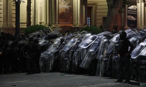 Protesty przetaczają się przez Gruzję. Ambasada RP w Tbilisi ostrzegła Polaków