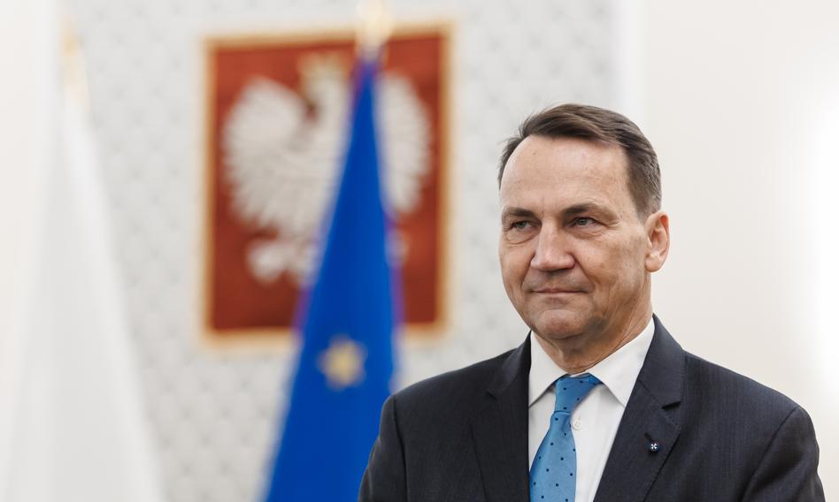 Wiceministrowie chcieli wdrożyć Nawrockiego w meandry polityki zagranicznej. Sikorski oferował "zbriefowanie"
