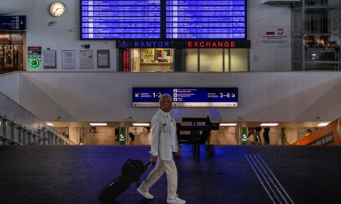"Niemiecki szrot" czy koło ratunkowe? PKP Intercity chce kupić kolejne wagony