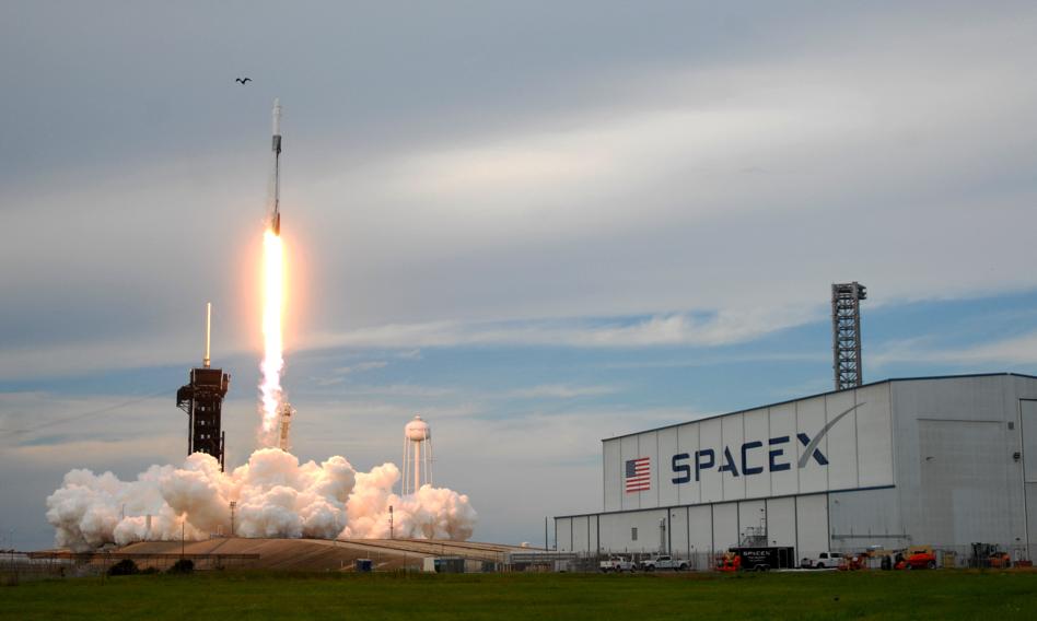 Sukces Elona Muska. Trwa pierwszy komercyjny lot orbitalny