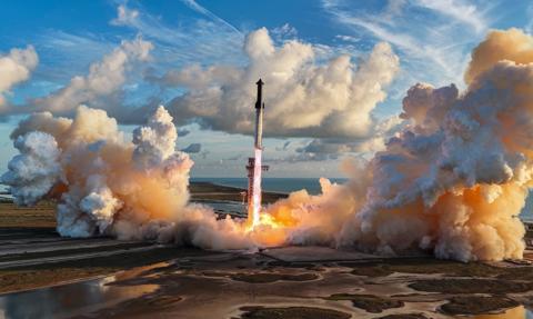 Starship osiągnął orbitę i rozmieścił satelity Starlink. Przełomowy lot SpaceX