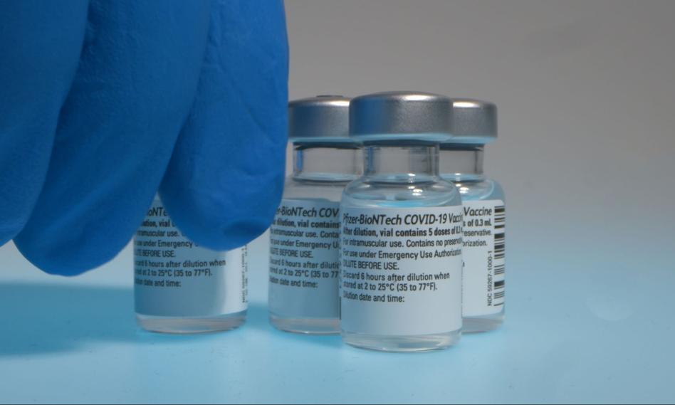 FDA zatwierdziła w USA szczepionki Moderny i Pfizera przeciwko omikronowi