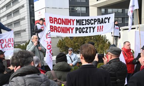 Firmy tną etaty. Tysiące Polaków straciło pracę w 2025 roku