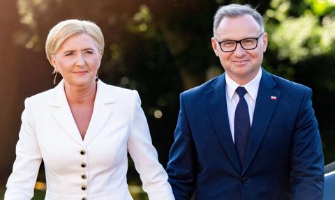 Żona Andrzeja Dudy nie przejdzie na wcześniejszą emeryturę nauczycielską. Musi wrócić do pracy przy tablicy?
