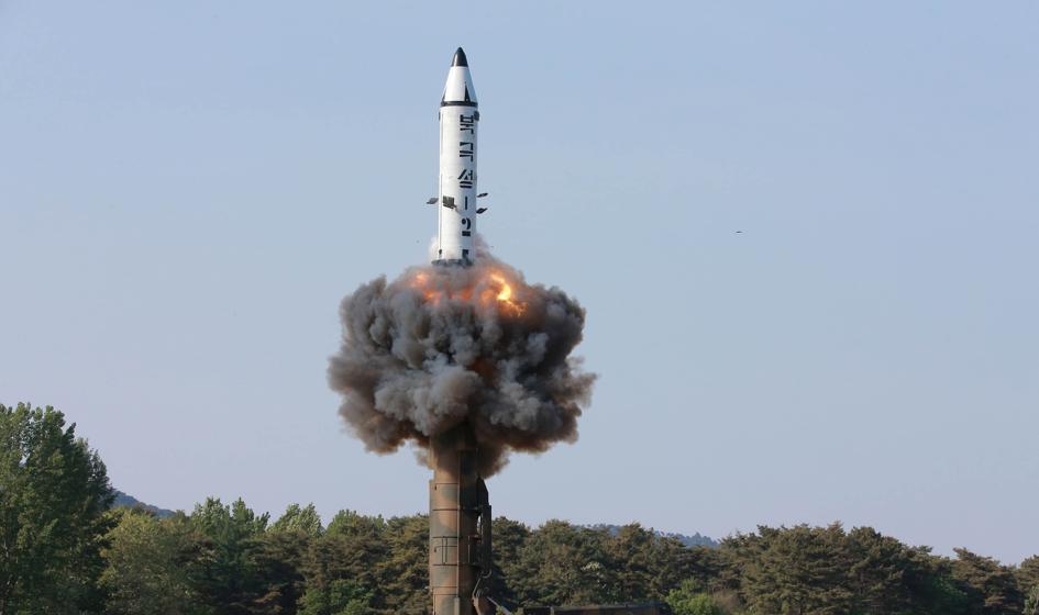 Korea Płn. najpewniej wystrzeliła pociski artyleryjskie; to możliwa reakcja na manewry Korei Płd. i USA