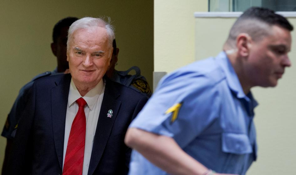 Zbrodniarze Karadżić i Mladić w bardzo ciężkim stanie. Lekarze nie chcą im pomóc?