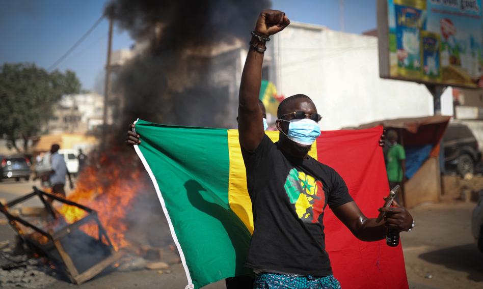 Niebezpiecznie w Senegalu. Policja tłumi protesty przeciw przełożeniu wyborów