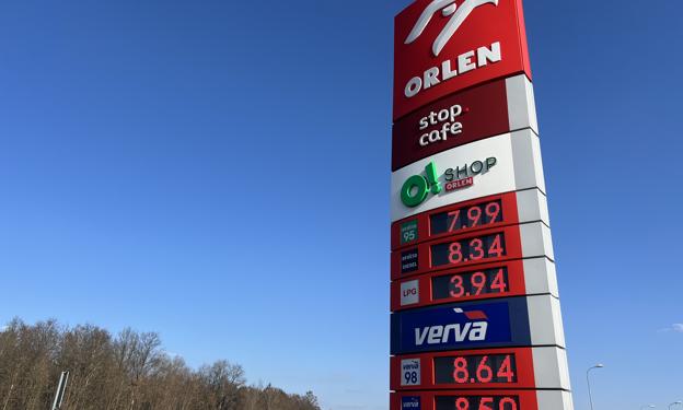 Diesel powyżej 8 zł/l, benzyna najdroższa od 4 lat. Prawie nigdy nie tankowaliśmy tak drogo