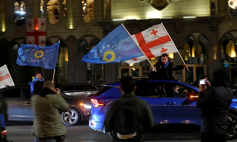 "The Economist": Gruzja kolejną kostką domina, która wpada w ręce Putina