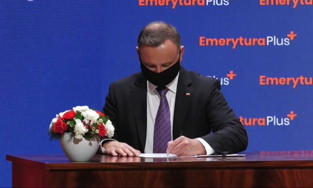 Czternasta emerytura z podpisem prezydenta. Nie każdy otrzyma świadczenie