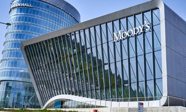 Moody’s obniżył ocenę do A3. Minister finansów komentuje