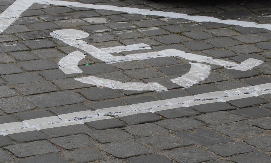 PE przyjął przepisy, które wprowadzą ogólnounijną kartę osób z niepełnosprawnością