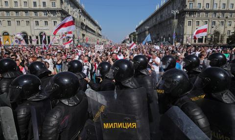 Za protesty przeciwko Łukaszence skazano już ponad 4 tys. osób; władze wciąż tropią kolejnych