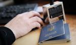 Ukraiński paszport wydawany tylko w Ukrainie. Koniec "siedzenia za granicą, gdy inni walczą"?