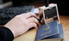 Ukraiński paszport tylko w Ukrainie. Koniec "siedzenia za granicą"