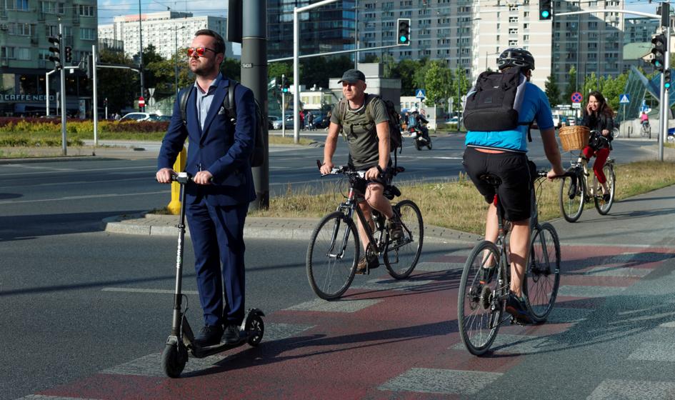 Polak na rowerze i hulajnodze. Tylko co trzeci ma ubezpieczenie od następstw nieszczęśliwych wypadków