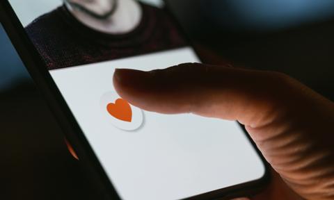 Ukochany się nie pojawił, a konto wyczyszczone. Poszkodowanych liczy się w tysiącach