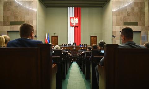 Coraz bliżej KPO. Sejm uchwalił nowelizację ustawy o Sądzie Najwyższym