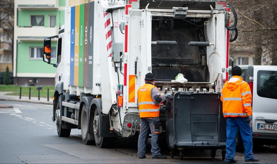 Opłata za wywóz odpadów. Spółdzielnie w Warszawie wnoszą o unieważnienie nowej uchwały śmieciowej