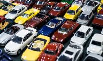 Wyprzedaże rocznika w salonach wciąż trwają. Gdzie znajdziemy największe rabaty i jak się nie naciąć?