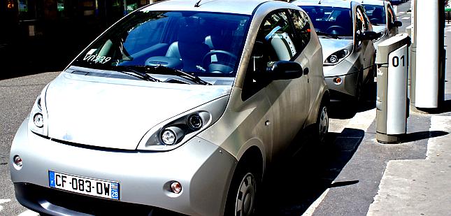 Samochody Bluecar - system Autolib w Paryżu