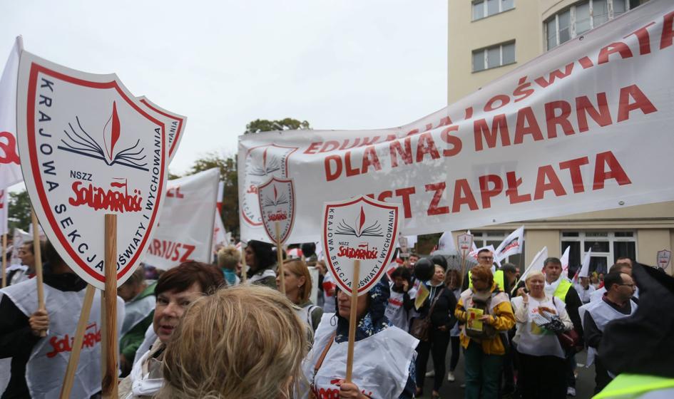 Protest nauczycieli. "Wynagrodzenia powinny być uzależnione od gospodarki"