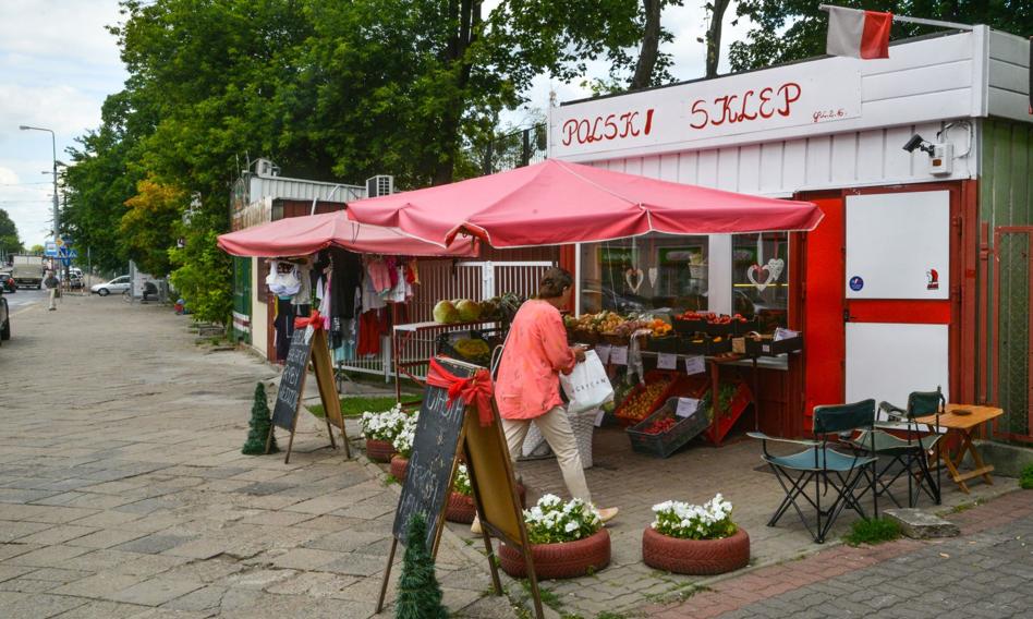 Gdzie kupują Polacy? Wyniki badania mogą zaskakiwać - stawiamy na lokalne sklepy blisko domu
