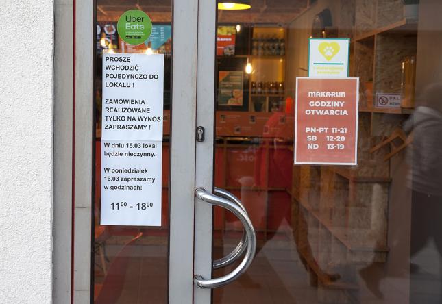Restauracje stawiają na jedzenie na wynos, aby ograniczyć skutki epidemii