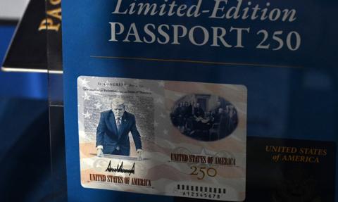 Paszporty USA z podobizną Trumpa. Edycja limitowana na 250. rocznicę niepodległości USA