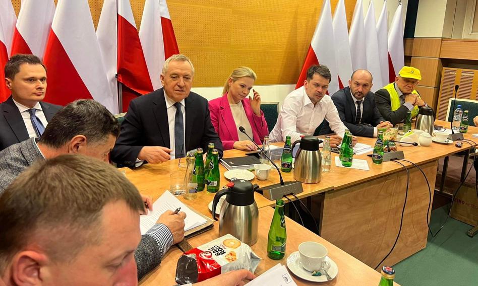 Rolnicy niezadowoleni ze spotkania z ministrem. Kołodziejczak zapowiada okupację Ministerstwa Rolnictwa