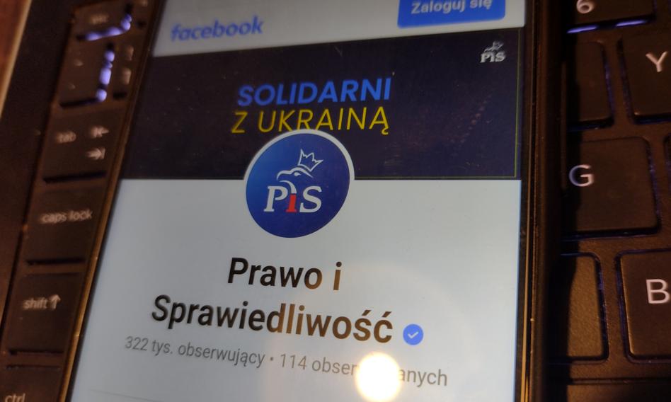 Wyborcy PO i PiS ufają Facebookowi, zwolennicy Konfederacji - Twitterowi. Badanie