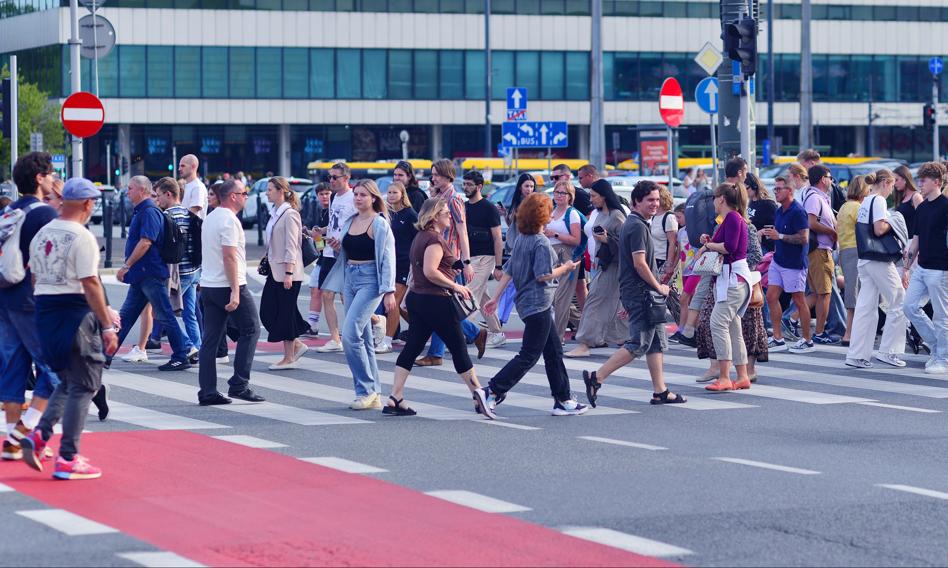 GUS: Polacy żyją dłużej — mężczyźni 75,4 roku, kobiety 82,5 roku w 2025 r.