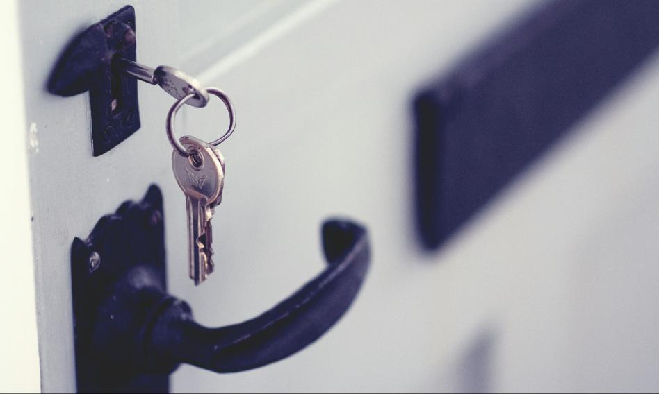 "Nie płacą czynszu i nie chcą się wyprowadzić z mieszkania". Jak się chronić przed nierzetelnymi najemcami?