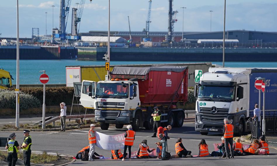 Aktywiści klimatyczni zablokowali port w Dover. Aresztowano 12 osób