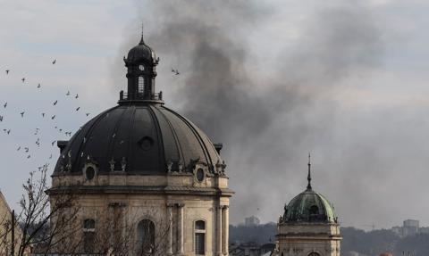 Drony uderzyły w serce Lwowa. Zagrożone bezcenne polskie dokumenty. NATO poderwało myśliwce