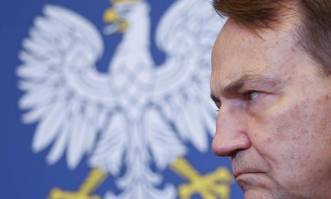 Polsko-brytyjskie rozmowy na szczycie dyplomacji. Sikorski gratuluje Milibandowi