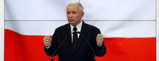 Warszawa, 07.02.2013. Prezes Prawa i Sprawiedliwości Jarosław Kaczyński w czasie konferencji prasowej na temat budżetu Unii Europejskiej, 7 bm. w warszawskiej siedzibie partii. (obm) PAP/Tomasz Gzell