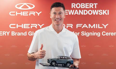 Lewandowski podpisał kontrakt z Chińczykami. „Łączą nas te same wartości”