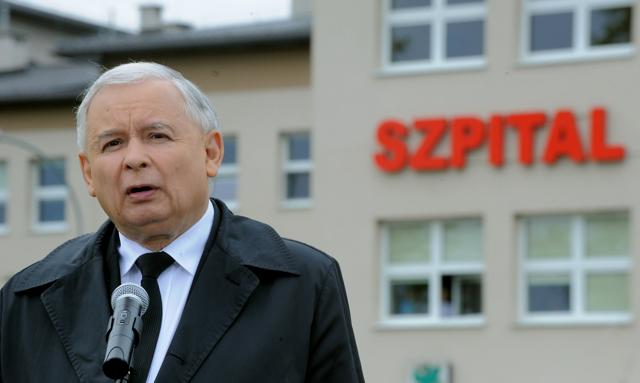 Kaczyński på legenes lønn.  Han vil gjerne utvide arbeidstiden på sykehus