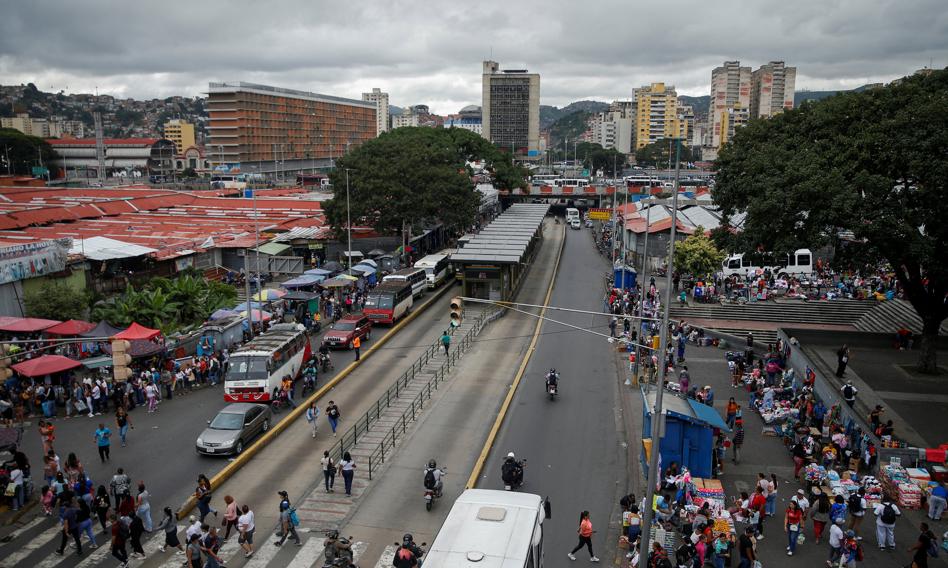 Pustki na ulicach, kolejki przed sklepami, uzbrojone patrole. Tak wygląda Caracas po uprowadzeniu Maduro